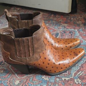 Twisted X women's Ankle cowboy boots with an embossed ostrich Size 9